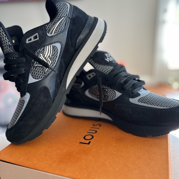 Louis Vuitton Runaway Sneaker - Picture 4 of 4